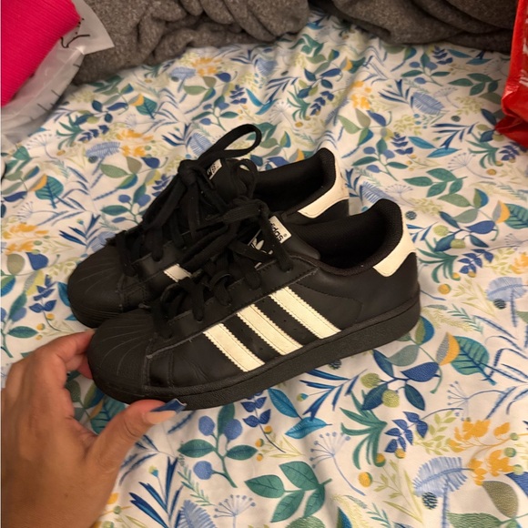 Adidas Black and White Classic Sneakers - Picture 3 of 5